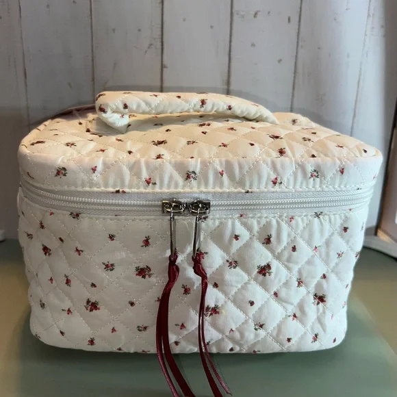 Wild Fable Quilted Floral Cosmetic Bag Zippered Train Case Rosebud Design 🥀🌹 - Picture 9 of 10